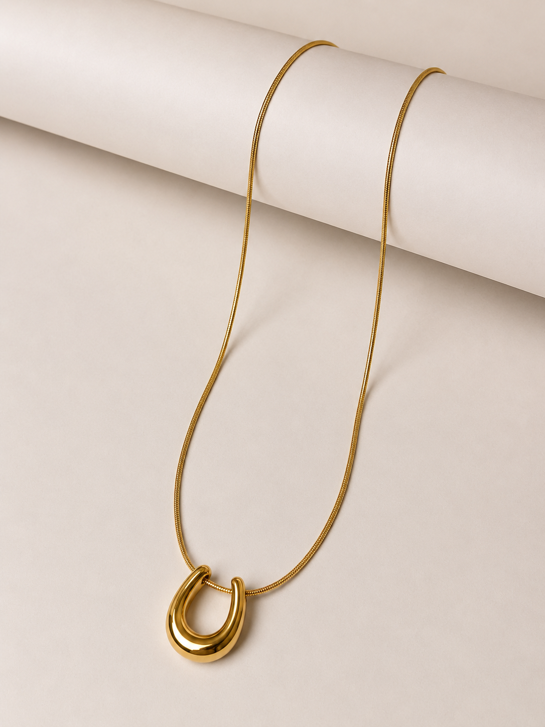 Noir Éclipse Necklace